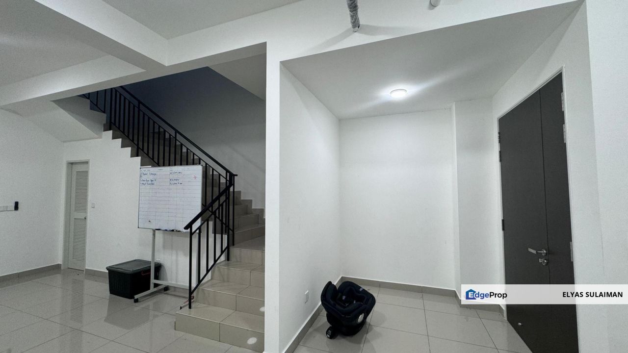 Sejati Lakeside, Cyberjaya | 2 Storey Superlink 5 Rooms | Basic unit, tenanted, Selangor, Cyberjaya
