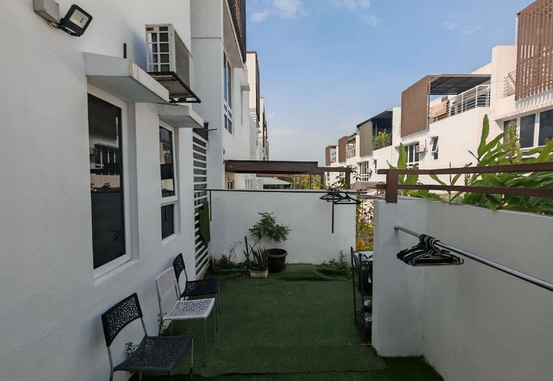 Duta Villa, Presint 14