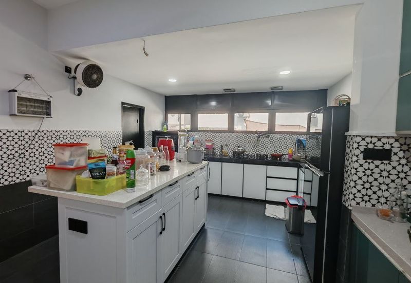 Duta Villa, Presint 14