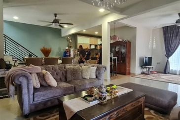 Banglo 2 tingkat dengan rumah sewa 4 pintu di Dato Keramat , tengah-tengah Kuala Lumpur 