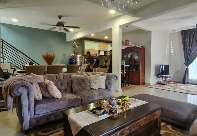 Banglo 2 tingkat dengan rumah sewa 4 pintu di Dato Keramat , tengah-tengah Kuala Lumpur 