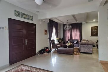 Banglo 2 tingkat dengan rumah sewa 4 pintu di Dato Keramat , tengah-tengah Kuala Lumpur 