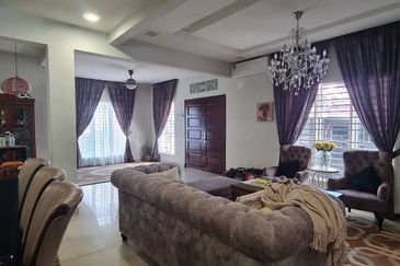 Banglo 2 tingkat dengan rumah sewa 4 pintu di Dato Keramat , tengah-tengah Kuala Lumpur 