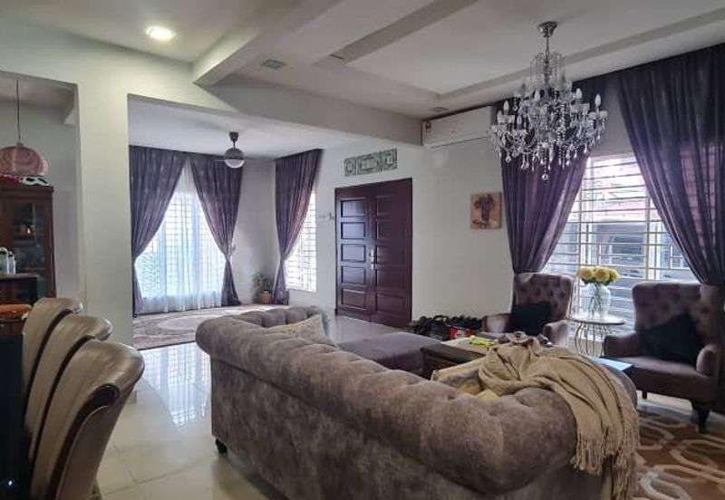 Banglo 2 tingkat dengan rumah sewa 4 pintu di Dato Keramat , tengah-tengah Kuala Lumpur 