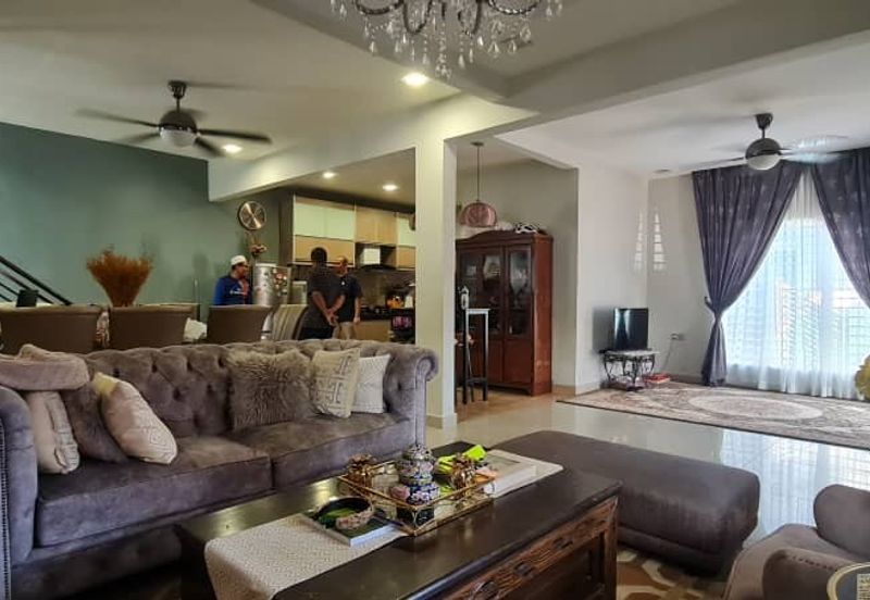 Banglo 2 tingkat dengan rumah sewa 4 pintu di Dato Keramat , tengah-tengah Kuala Lumpur 