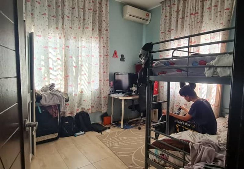 Banglo 2 tingkat dengan rumah sewa 4 pintu di Dato Keramat , tengah-tengah Kuala Lumpur 