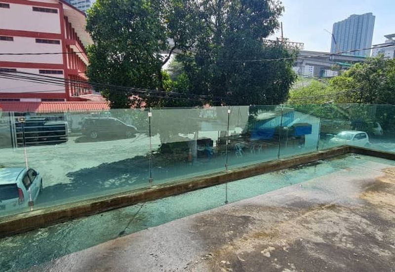 Banglo 2 tingkat dengan rumah sewa 4 pintu di Dato Keramat , tengah-tengah Kuala Lumpur 