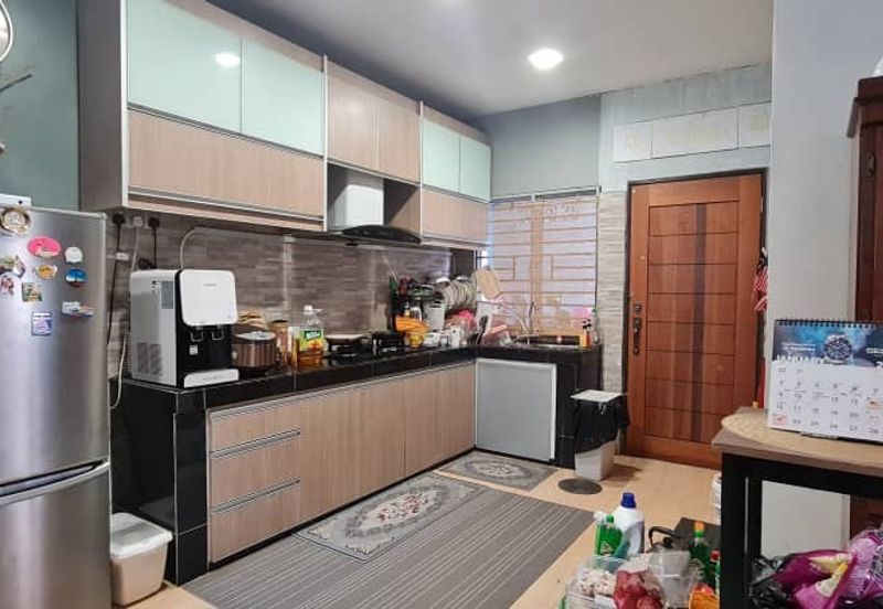 Banglo 2 tingkat dengan rumah sewa 4 pintu di Dato Keramat , tengah-tengah Kuala Lumpur 