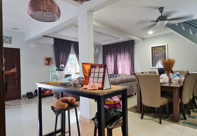 Banglo 2 tingkat dengan rumah sewa 4 pintu di Dato Keramat , tengah-tengah Kuala Lumpur 