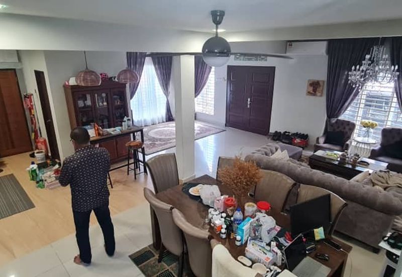 Banglo 2 tingkat dengan rumah sewa 4 pintu di Dato Keramat , tengah-tengah Kuala Lumpur 