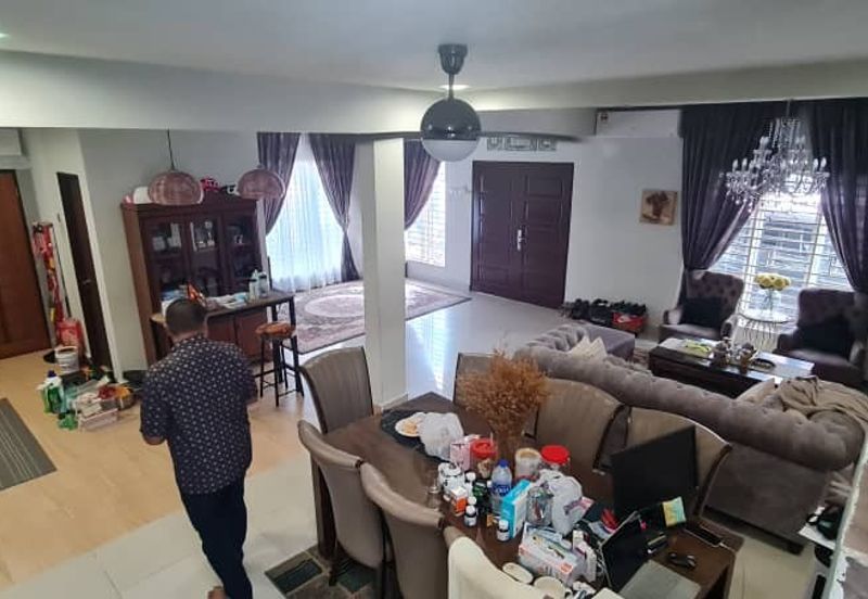 Banglo 2 tingkat dengan rumah sewa 4 pintu di Dato Keramat , tengah-tengah Kuala Lumpur 