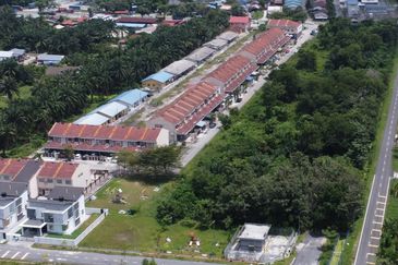 Tanah 5 ekar tepi jalan besar Sijangkang , Telok Panglima Garang