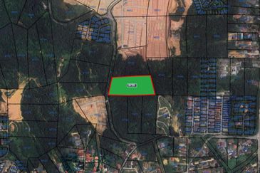 Tanah Zon Perumahan seluas hampir 6 ekar di Sg Merab sebelah Putrajaya. Terletak di tepi jalan dan sesuai untuk projek perumahan dan sebagainya. 