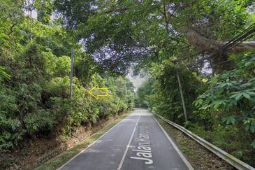 Tanah Zon Perumahan seluas hampir 6 ekar di Sg Merab sebelah Putrajaya. Terletak di tepi jalan dan sesuai untuk projek perumahan dan sebagainya. 