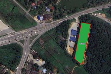 DENGKIL KAJANG 0.9 ACRE LAND PREMIUM LAND AND COMMERCIAL ZONE FOR SALE