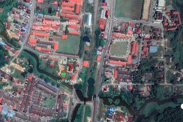 TANAH LOT BANGLO Geran Individu di TANAH MERAH , KELANTAN