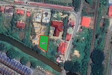 TANAH LOT BANGLO Geran Individu di TANAH MERAH , KELANTAN