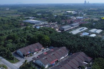 Tanah Non Bumi 2 acre Johan Setia sebelah Taman Perumahan