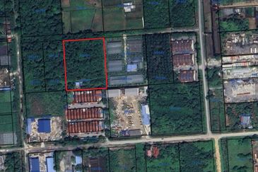 Tanah Non Bumi 2 acre Johan Setia sebelah Taman Perumahan