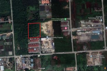 Tanah Non Bumi 2 acre Johan Setia sebelah Taman Perumahan