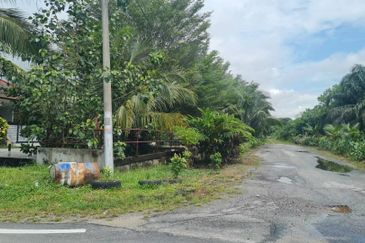 Tanah Non Bumi 2 acre Johan Setia sebelah Taman Perumahan