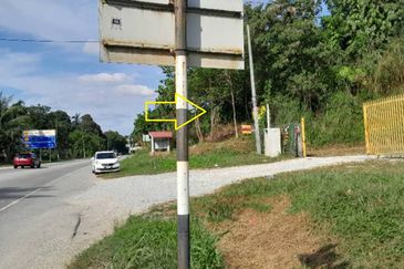 DENGKIL KAJANG 0.9 ACRE LAND PREMIUM LAND AND COMMERCIAL ZONE FOR SALE