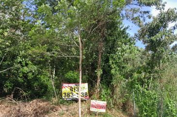 DENGKIL KAJANG 0.9 ACRE LAND PREMIUM LAND AND COMMERCIAL ZONE FOR SALE