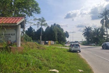 DENGKIL KAJANG 0.9 ACRE LAND PREMIUM LAND AND COMMERCIAL ZONE FOR SALE