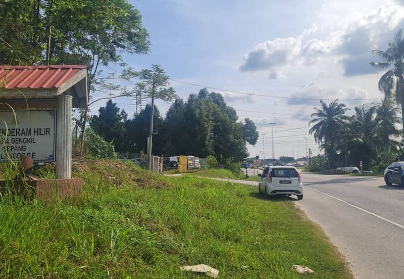 DENGKIL KAJANG 0.9 ACRE LAND PREMIUM LAND AND COMMERCIAL ZONE FOR SALE