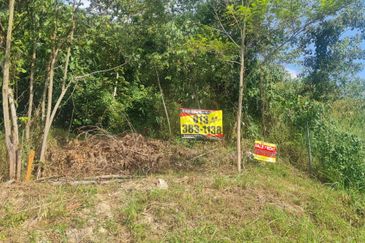 DENGKIL KAJANG 0.9 ACRE LAND PREMIUM LAND AND COMMERCIAL ZONE FOR SALE