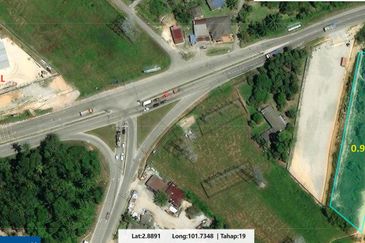 DENGKIL KAJANG 0.9 ACRE LAND PREMIUM LAND AND COMMERCIAL ZONE FOR SALE