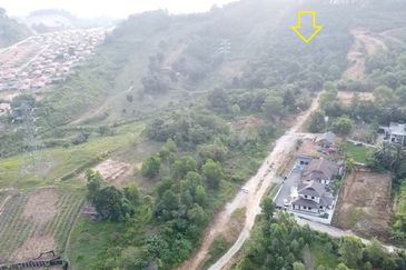 Tanah Non Bumi seluas 1.43 ekar di Belakang Kg Bukit Kapar sebelah Puncak Alam 