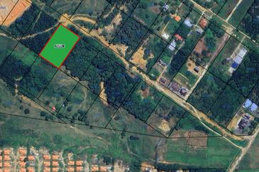 Tanah Non Bumi seluas 1.43 ekar di Belakang Kg Bukit Kapar sebelah Puncak Alam 