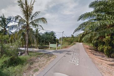Tanah Non Bumi seluas 2 ekar di Sungai Besar untuk dijual. Sekarang ada pokok kelapa sawit di atas tanah. 