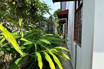 Banglo setingkat  9875kps Tmn Hidayat , Machang                                                                                                  