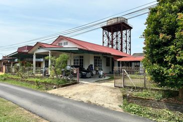 Banglo setingkat  9875kps Tmn Hidayat , Machang                                                                                                  