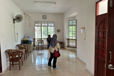 Banglo setingkat  9875kps Tmn Hidayat , Machang                                                                                                  