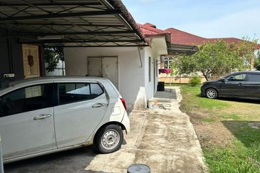 Banglo setingkat  9875kps Tmn Hidayat , Machang                                                                                                  