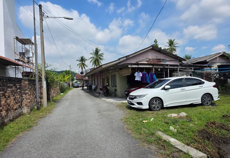 ULU KLANG KUALA LUMPUR LAND WITH  8 Doors Rented House Unit FOR SALE