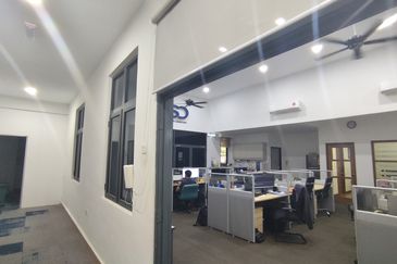 Semi Detached 1.5 Storey Factory Warehouse Renovated, Seksyen 9 IKS Bandar Baru Bangi