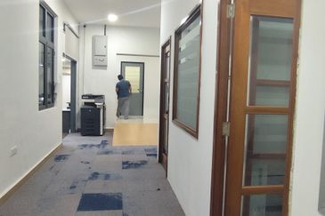 Semi Detached 1.5 Storey Factory Warehouse Renovated, Seksyen 9 IKS Bandar Baru Bangi