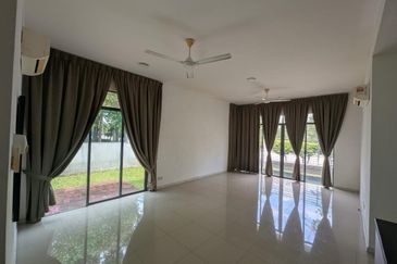 Double Storey Super Linkes Summer Glades Corner