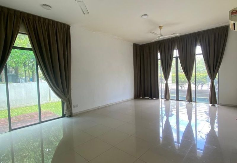 Double Storey Super Linkes Summer Glades Corner