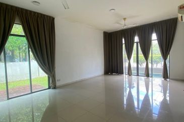 Double Storey Super Linkes Summer Glades Corner