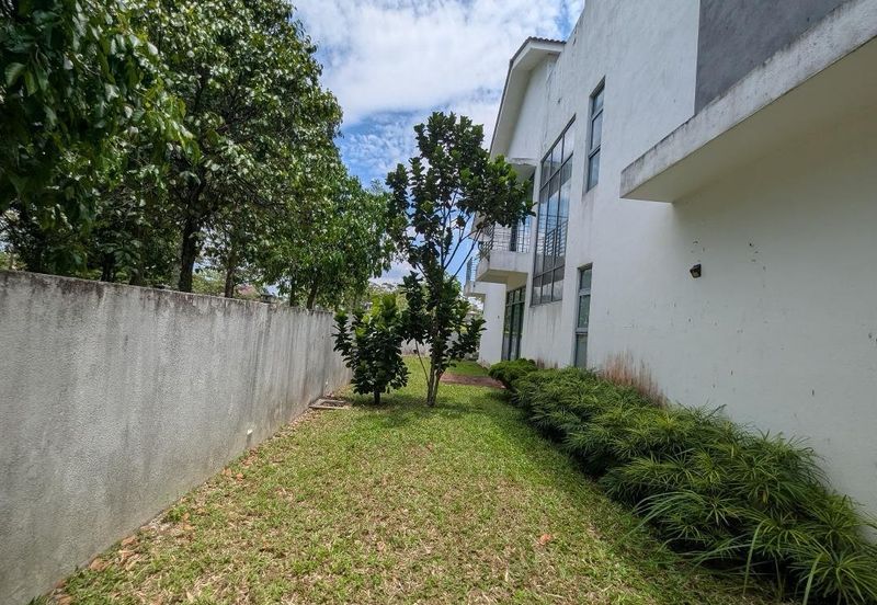 Double Storey Super Linkes Summer Glades Corner