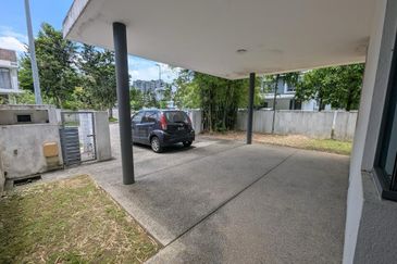 Double Storey Super Linkes Summer Glades Corner