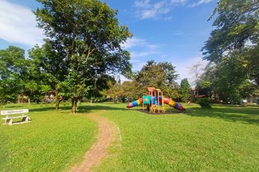 SL 4, Bandar Sungai Long