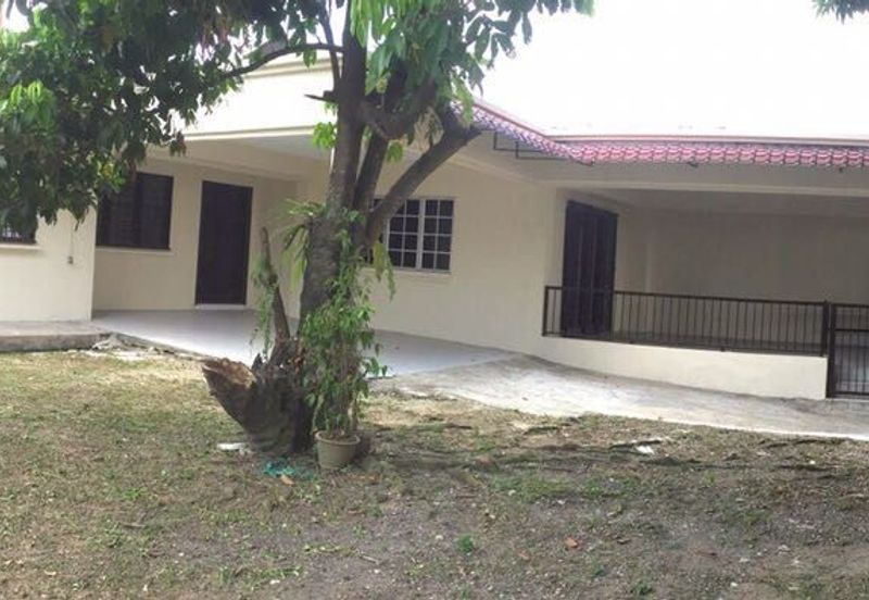 Corner Bungalow with Expansive Grounds in Jalan SS1/19, Kampung Tunku, Petaling Jaya for sale at Value price of RM2.6 million nego