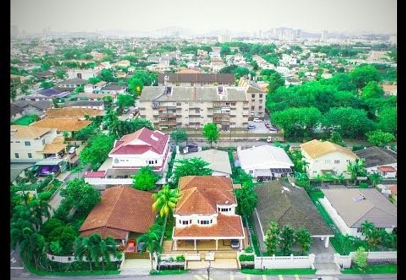 Corner Bungalow with Expansive Grounds in Jalan SS1/19, Kampung Tunku, Petaling Jaya for sale at Value price of RM2.6 million nego