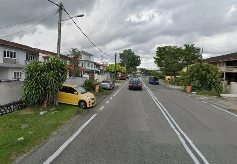 Corner Bungalow with Expansive Grounds in Jalan SS1/19, Kampung Tunku, Petaling Jaya for sale at Value price of RM2.6 million nego